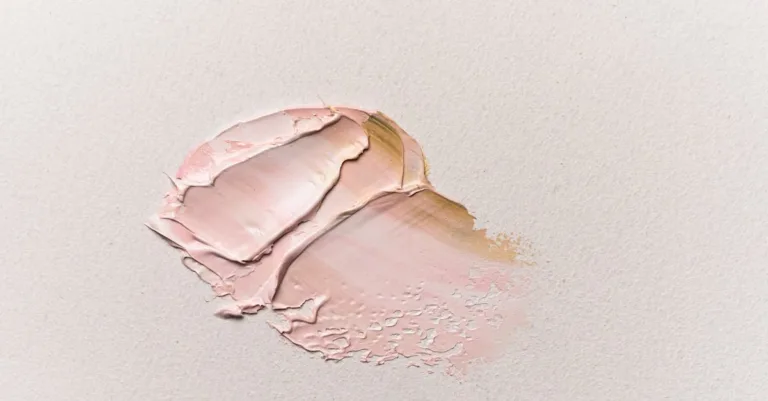 découvrez le traitement caudalie contre les problèmes de pigmentation pour un teint éclatant et uniforme. résultats visibles et peau revitalisée.
