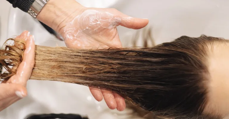 découvrez le shampooing kérastase, formulé pour nourrir et sublimer tous les types de cheveux, offrant douceur, brillance et vitalité.
