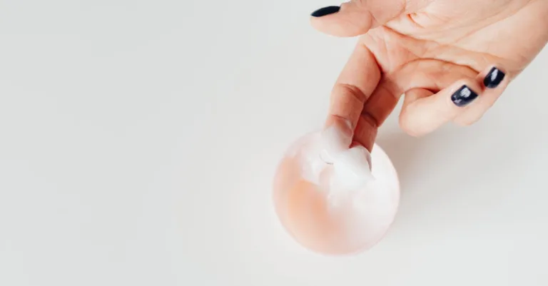 découvrez les produits la roche-posay spécialement formulés pour les peaux sensibles, alliant douceur et efficacité pour apaiser et protéger votre peau au quotidien.