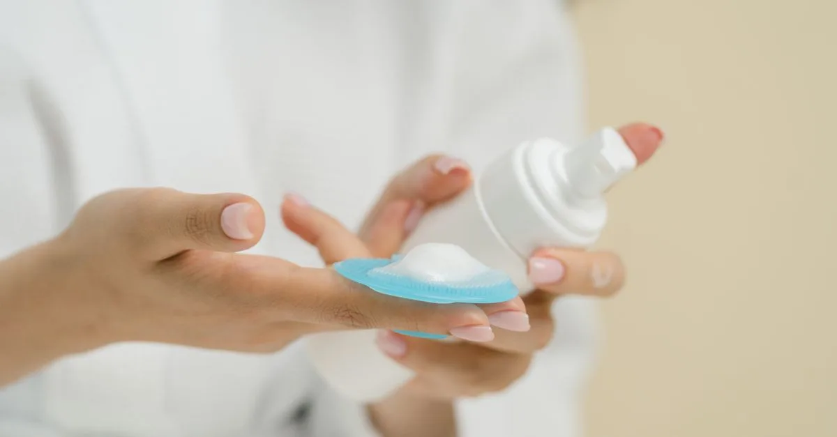 gel nettoyant cleanance : purifiez et apaisez votre peau en douceur avec une formule efficace contre les impuretés et l'excès de sébum.