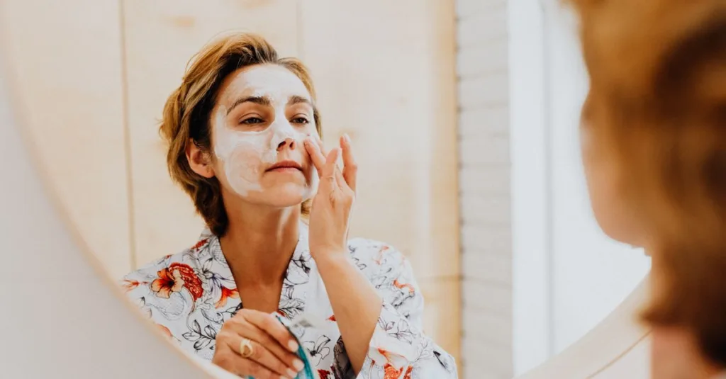 cleanance cleansing gel : gel nettoyant doux pour peaux sensibles et acnéiques, élimine impuretés et excès de sébum tout en respectant l'équilibre cutané.