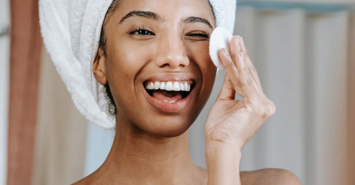 découvrez des conseils quotidiens pour une routine de soin de la peau efficace et adaptée à tous les types de peau, pour une peau saine et éclatante chaque jour.