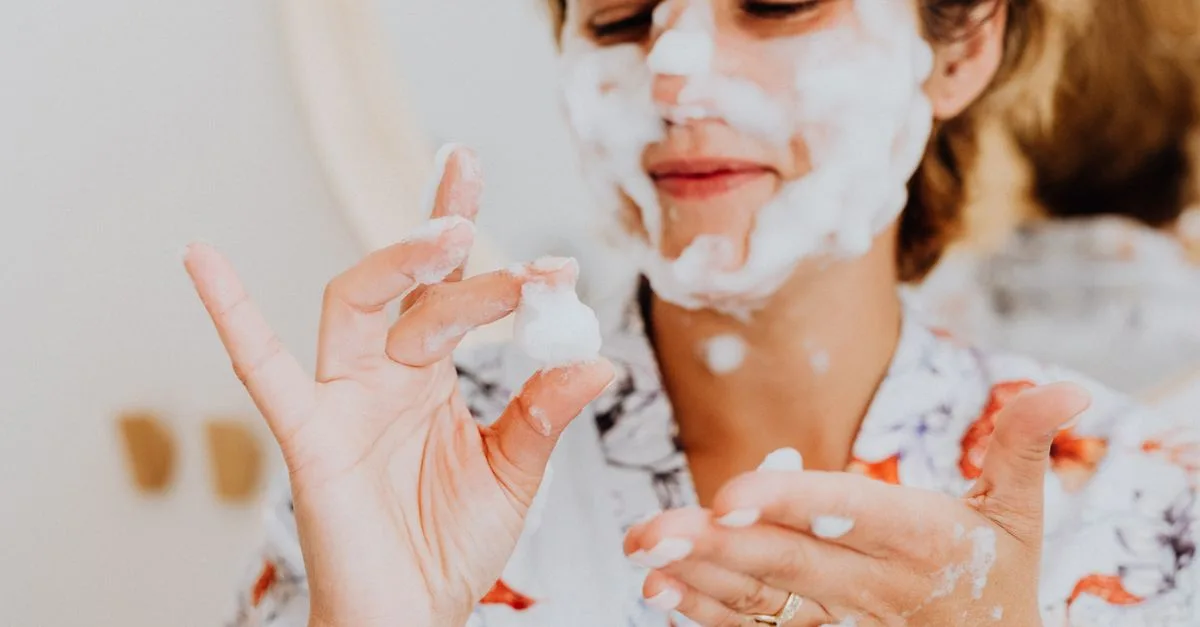 nettoyant visage efficace pour purifier et rafraîchir votre peau en douceur. formule adaptée à tous types de peau pour un teint éclatant.