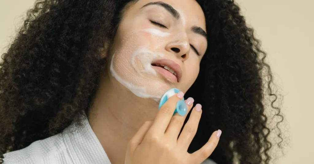 nettoyant visage doux et efficace pour éliminer les impuretés et revitaliser votre peau au quotidien.