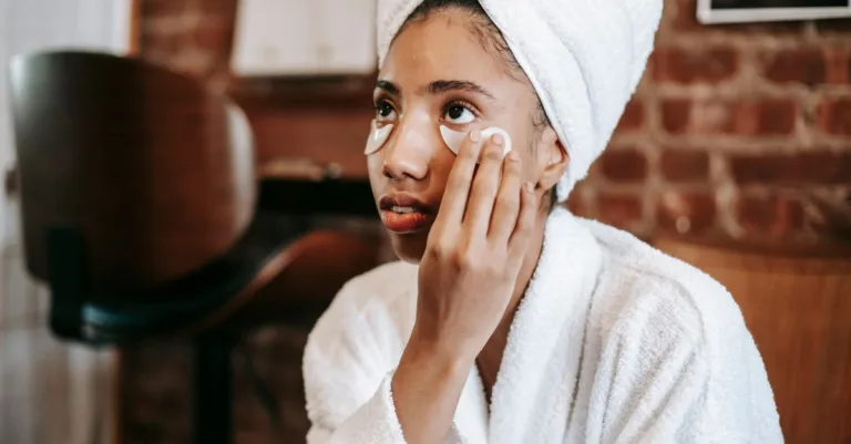découvrez nos conseils et produits pour un nettoyage du visage efficace, doux et adapté à tous types de peau, pour une peau fraîche et éclatante.