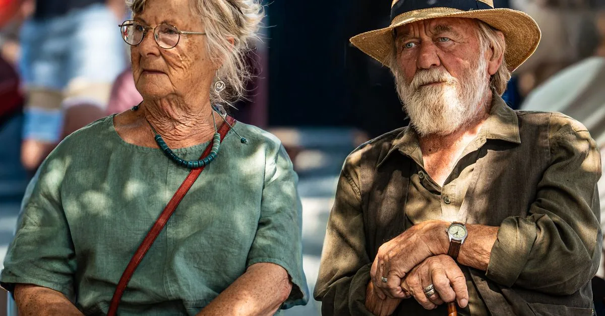 découvrez le mode de vie, les secrets et les histoires inspirantes des centenaires français ayant dépassé les 100 ans.