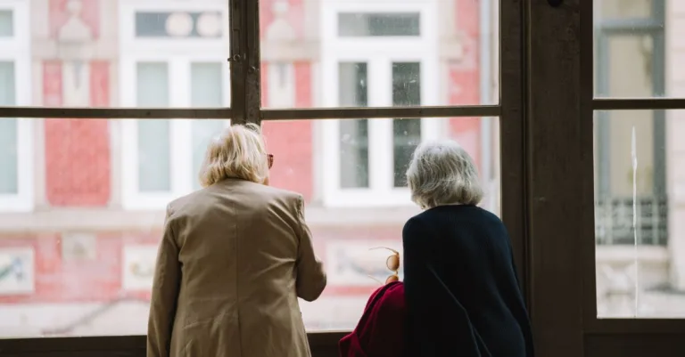 découvrez des portraits inspirants de centenaires français, leur mode de vie, secrets de longévité et histoires uniques.