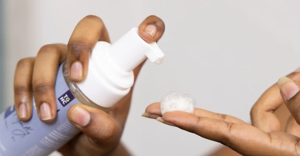 nettoyant visage doux pour une peau propre, fraîche et hydratée, adapté à tous les types de peau.