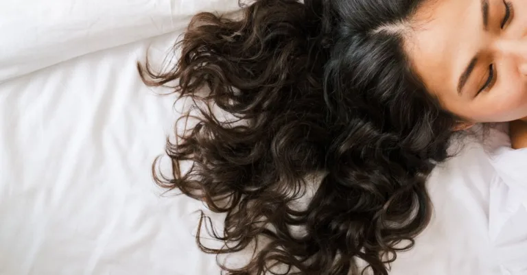 interprétation des rêves de perte de cheveux : découvrez la signification symbolique et les messages cachés derrière ce rêve fréquent.