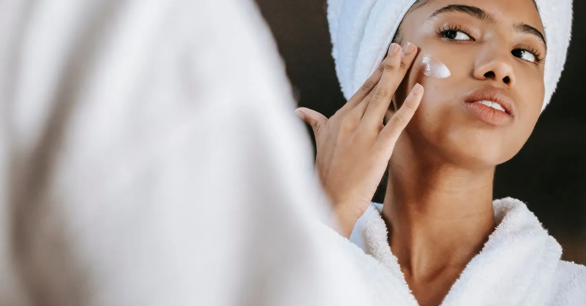 routine de soin du matin pour peau mixte : conseils et produits pour équilibrer et hydrater votre peau en douceur dès le réveil.