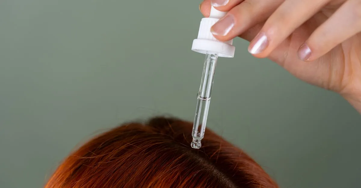traitement efficace contre les pellicules grasses pour un cuir chevelu sain et des cheveux éclatants.