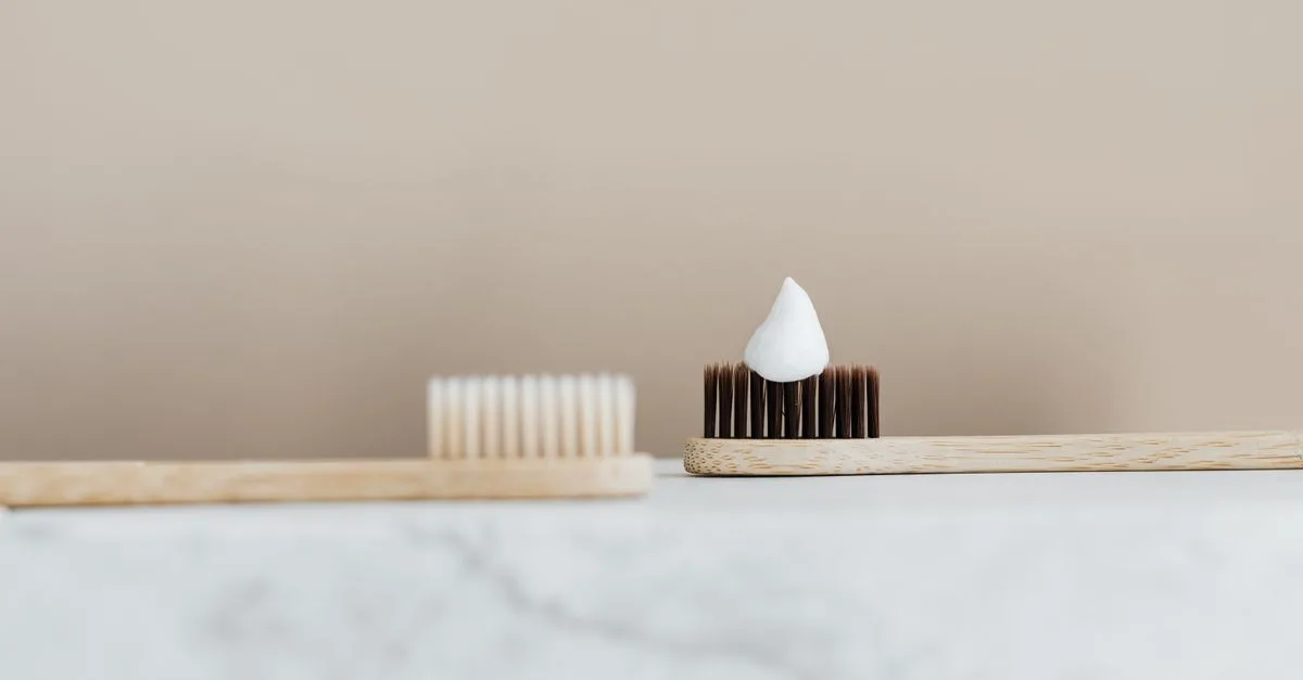 dentifrice bio naturel pour une hygiène bucco-dentaire saine et respectueuse de l'environnement.