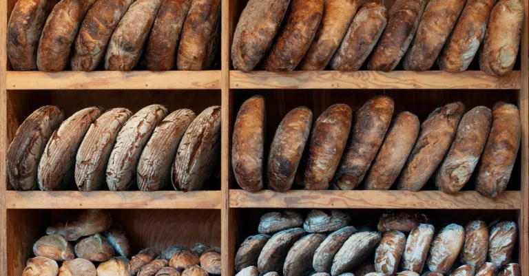 découvrez les bienfaits du pain au levain : une meilleure digestion, un indice glycémique réduit, et une richesse en nutriments pour une alimentation saine.