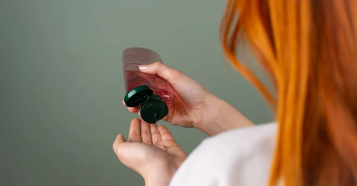 découvrez notre shampooing sans sulfate, doux pour vos cheveux et respectueux du cuir chevelu, idéal pour un nettoyage en douceur et des cheveux éclatants de santé.