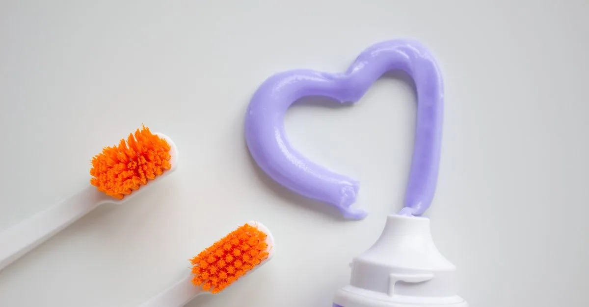 découvrez notre sélection de dentifrices pour une hygiène bucco-dentaire optimale, des dents propres et une haleine fraîche toute la journée.