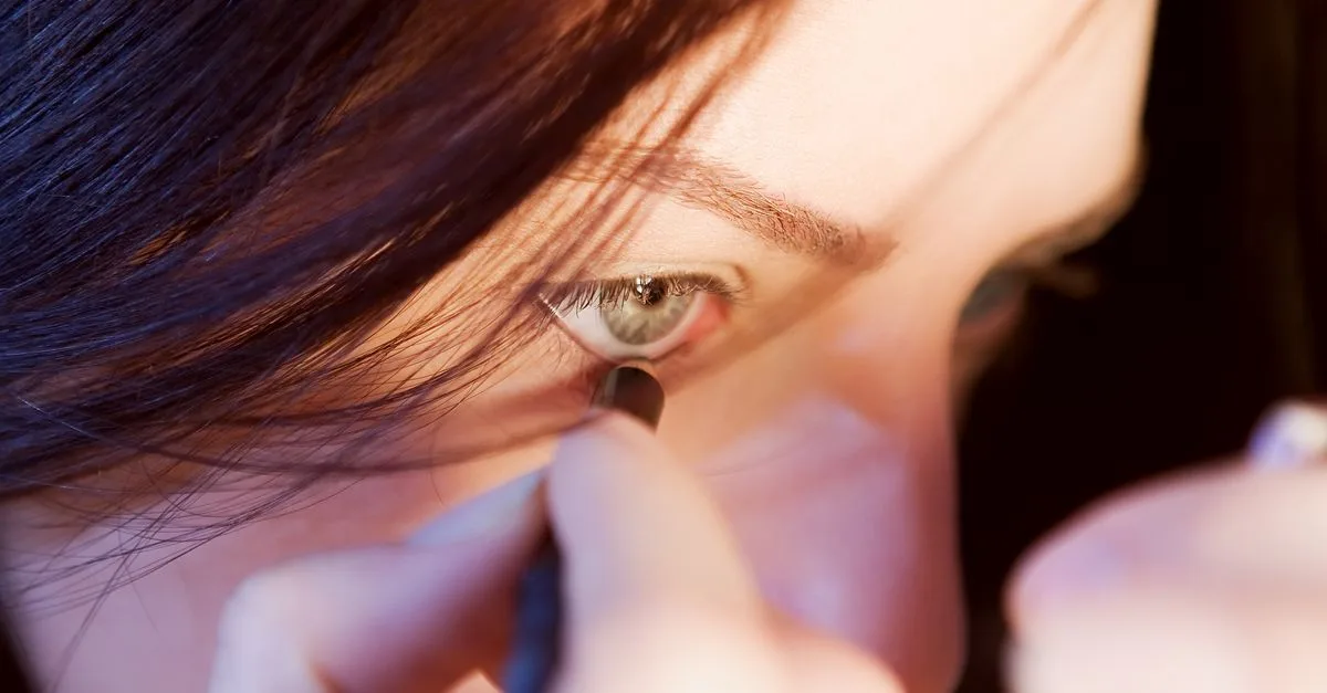 découvrez notre service de maquillage permanent pour un eye-liner parfait et durable, sublimant votre regard au quotidien.