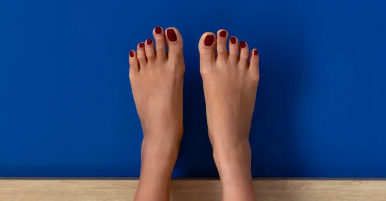 découvrez les causes courantes des ongles de pieds jaunes, les traitements efficaces et des conseils pour retrouver des ongles sains et beaux.