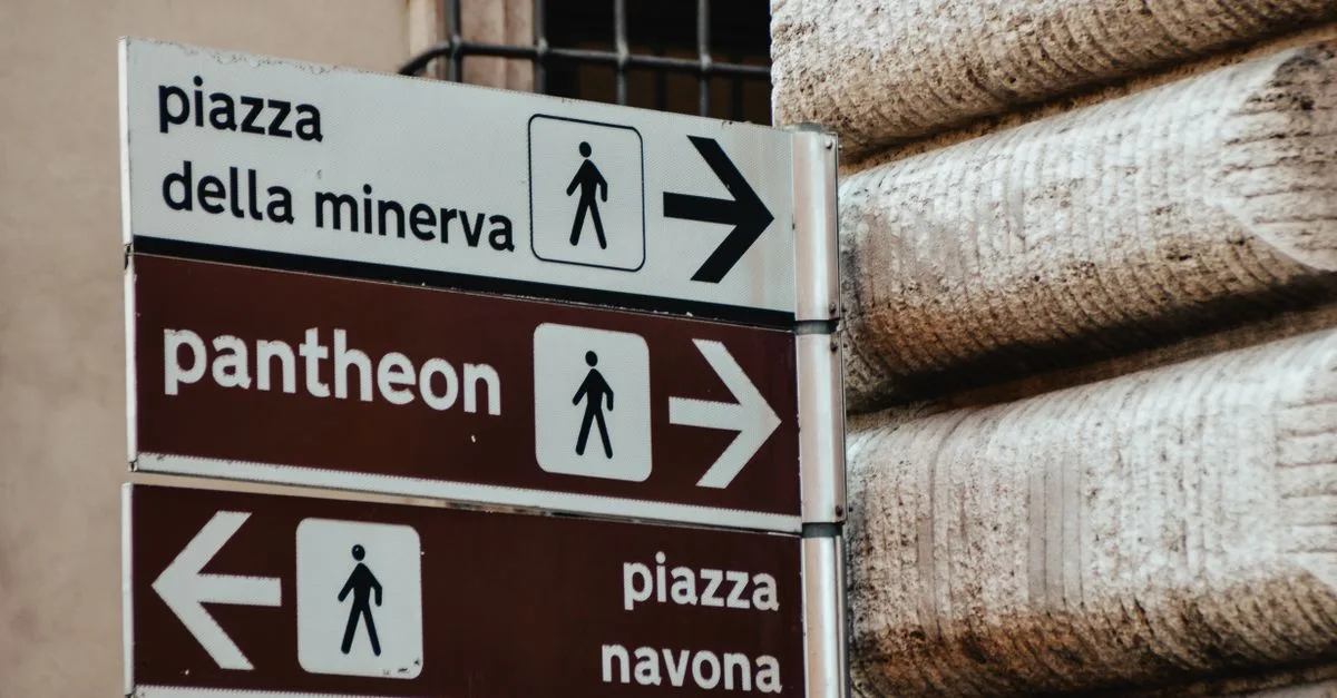 découvrez les différents signes d'attraction et comprenez comment reconnaître les signes subtils qui montrent l'intérêt entre deux personnes.