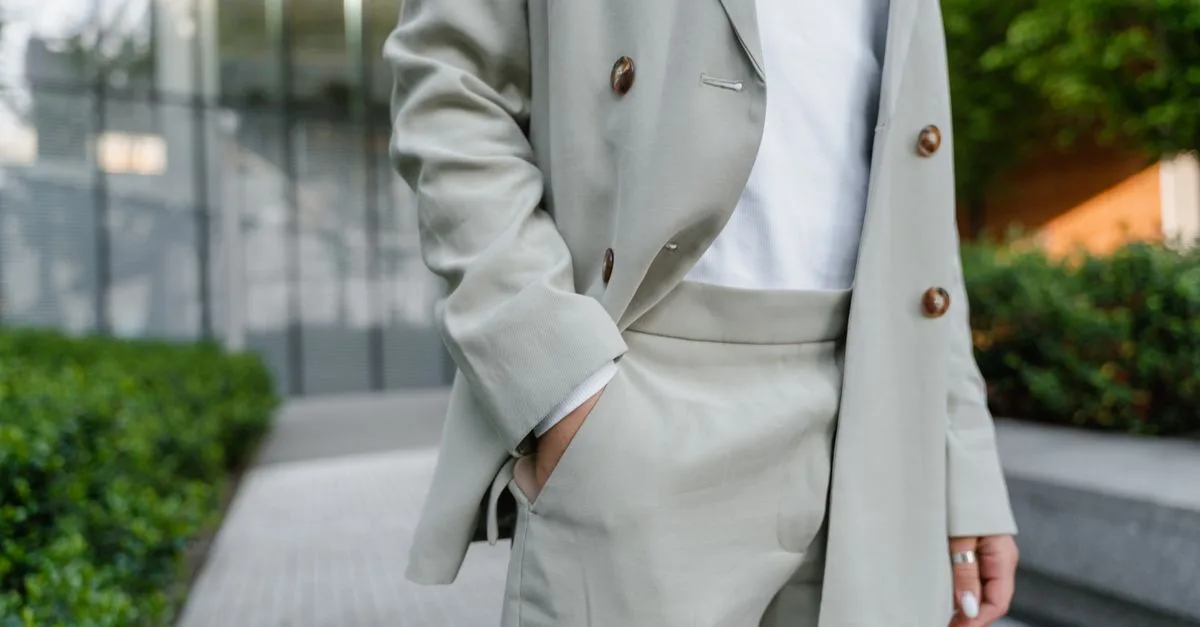 découvrez les meilleures associations de couleurs avec un pantalon en lin beige et créez des tenues élégantes, fraîches et faciles à porter.