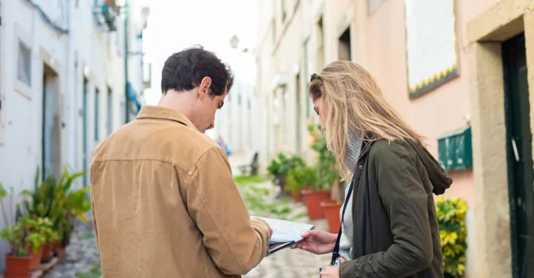 découvrez les indices qui peuvent suggérer qu’une personne se trouve à l’étranger, tout en respectant sa vie privée.