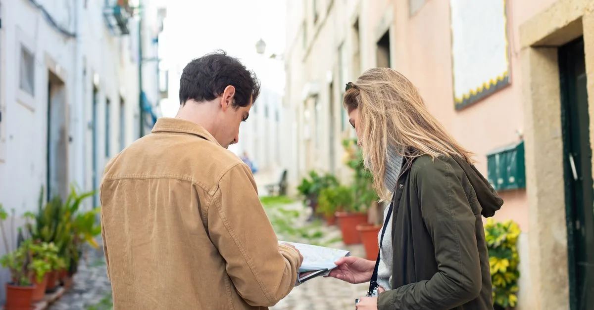 découvrez les indices qui peuvent suggérer qu’une personne se trouve à l’étranger, tout en respectant sa vie privée.