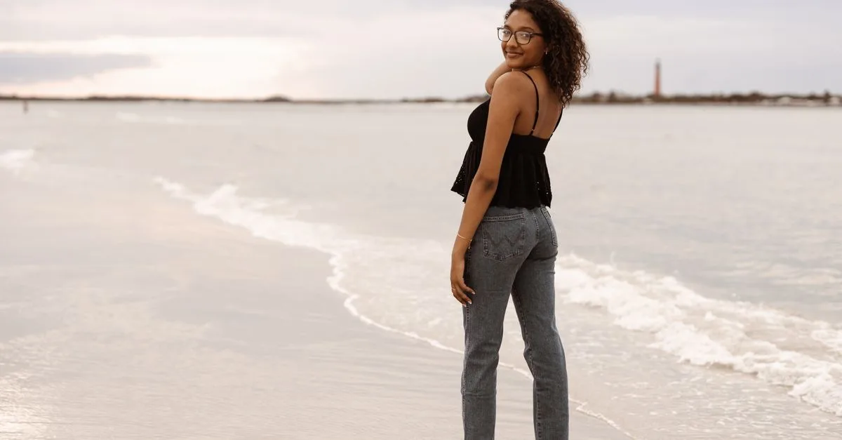 comparez les jeans levi’s 501 et 724 : taille, coupe, ajustement et style pour choisir le modèle qui vous convient.