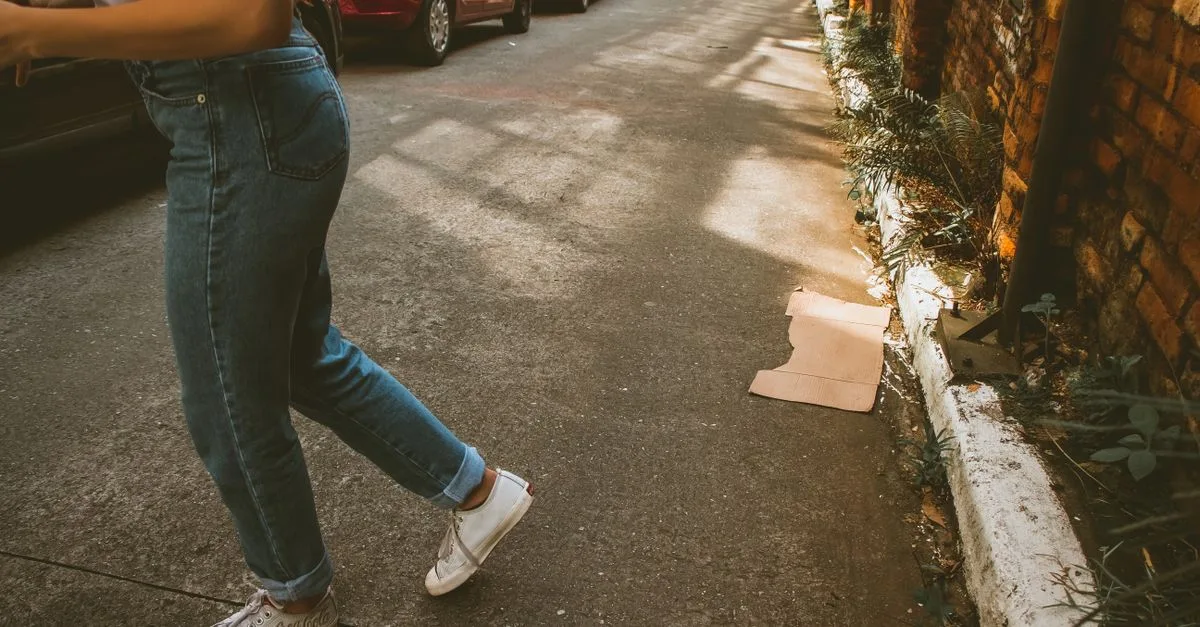 comparez les jeans levi’s 501 et 724 : taille, coupe et jambe pour trouver le modèle qui correspond le mieux à votre style.