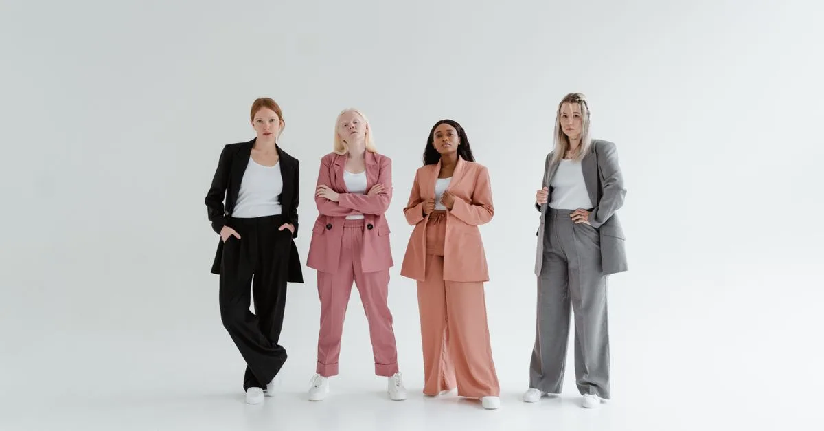 découvrez comment porter un blazer oversize quand on est petite : conseils de coupe, astuces de style et idées de tenues pour allonger la silhouette.