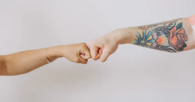 découvrez les symboles de tatouage représentant la force et le courage, leurs significations puissantes et comment ils peuvent inspirer votre prochain dessin.